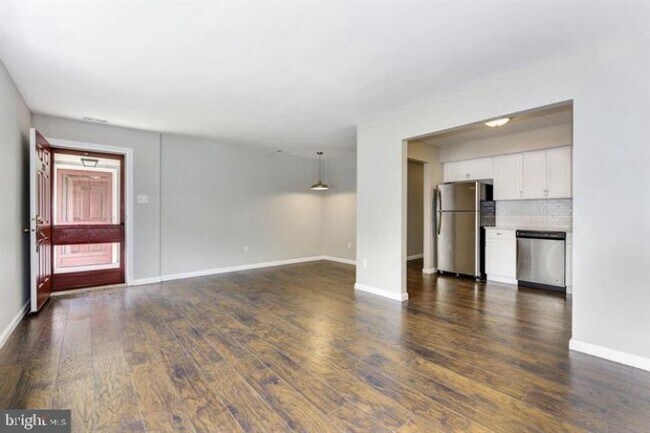 Building Photo - 304 Andrews Ln