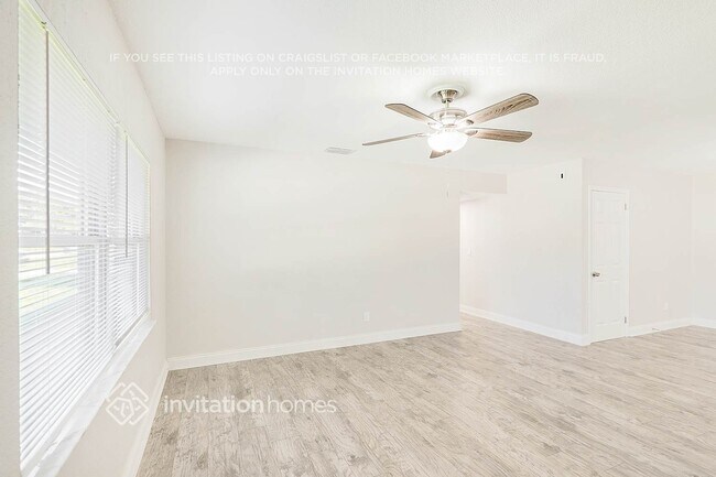 Building Photo - 909 Skyview Dr