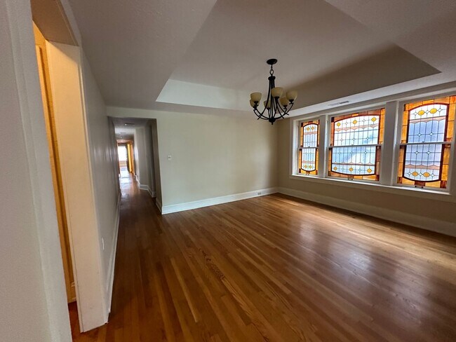 Building Photo - 2673 Euclid Heights
