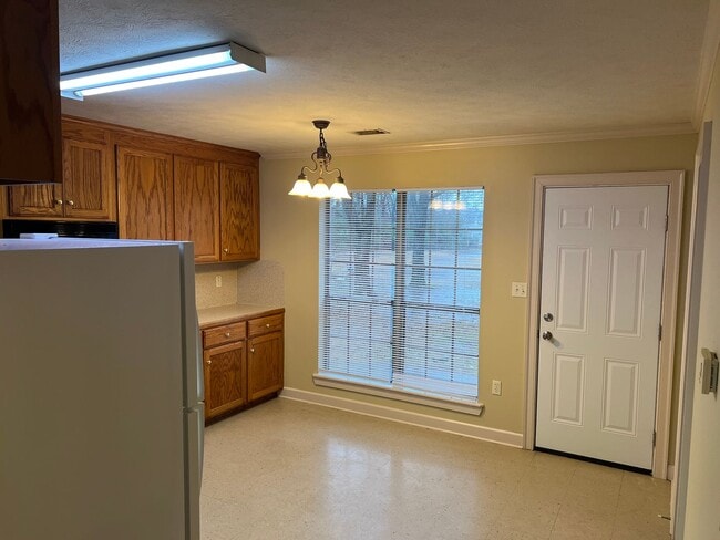 Building Photo - 371 Farris Rd