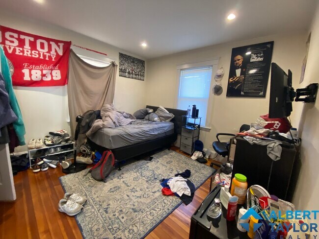 Building Photo - 8 Sawyer Ter