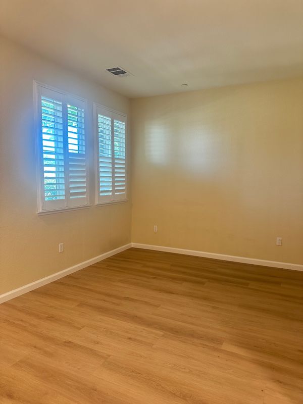 Foto del edificio - 842 Las Flores Rd