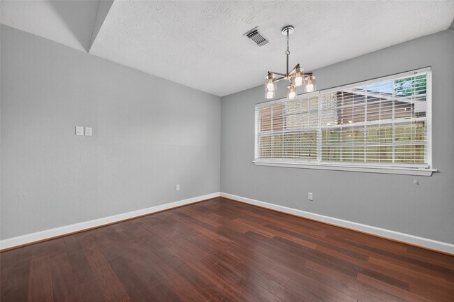 Building Photo - 2450 Long Reach Dr