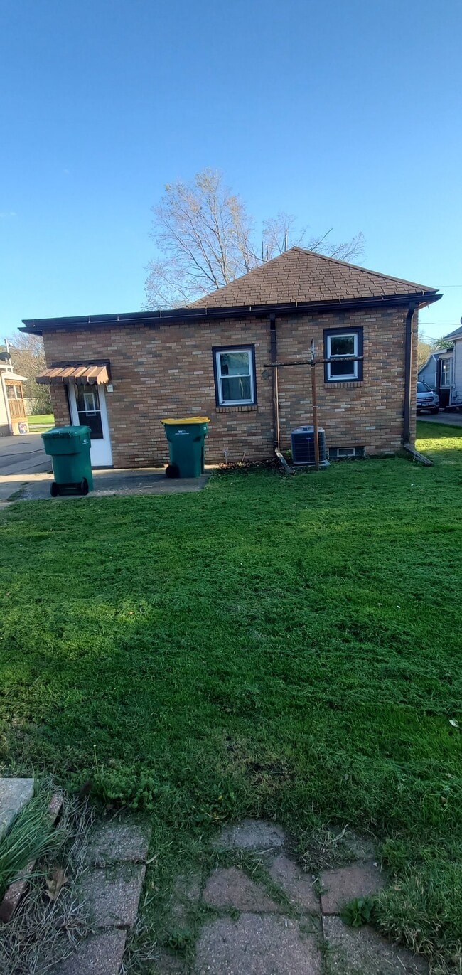 Building Photo - 514 Lundy St