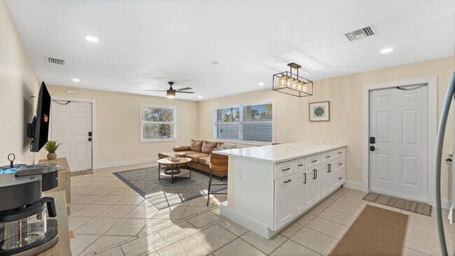 Foto del edificio - 79 S Brevard Ave