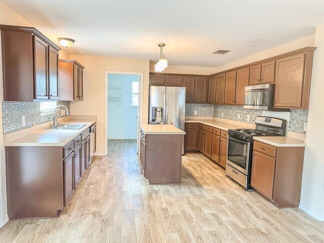 Building Photo - 1101 Whitley Dr