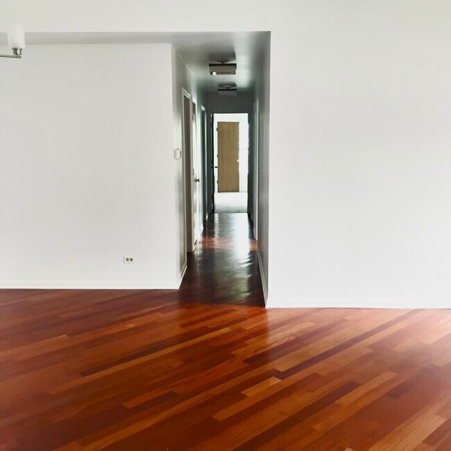 Foto del edificio - 1221 Ballantrae Pl