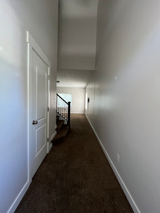 Building Photo - 372 S 790 W