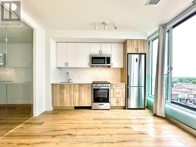 Building Photo - 1195 The Queensway