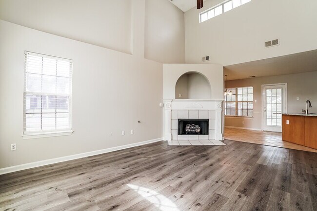 Building Photo - 6817 Charlotte Dr