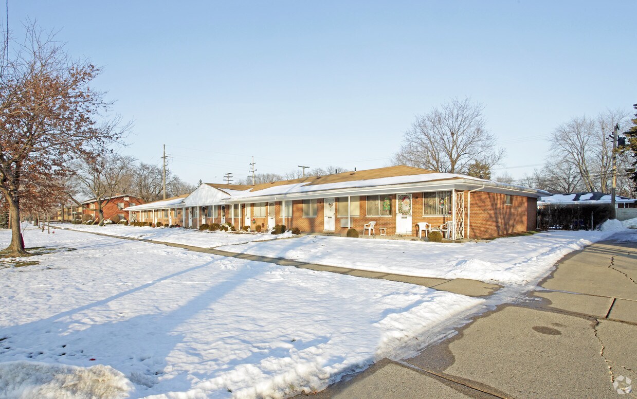 Foto principal - 23700 Kelly Rd