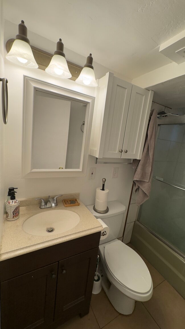 Building Photo - 726 Logan Ave S