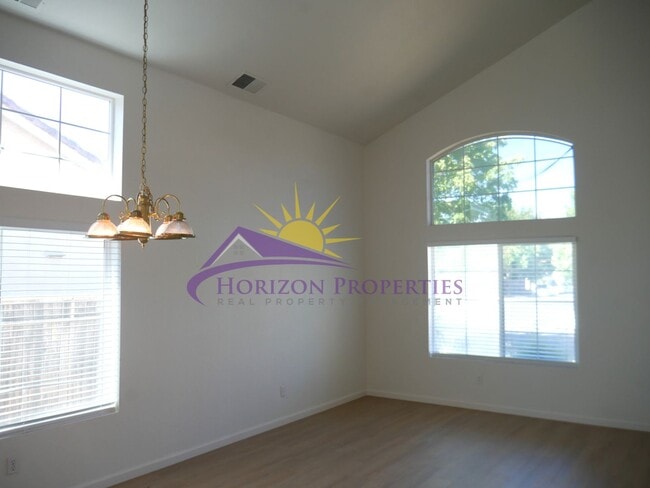 Building Photo - Two Story 4 Bed 3 Bath 1,863sqft Elk Grove Home in Laguna Park