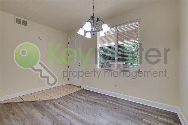Foto del edificio - 1501 Secret Ravine Pkwy