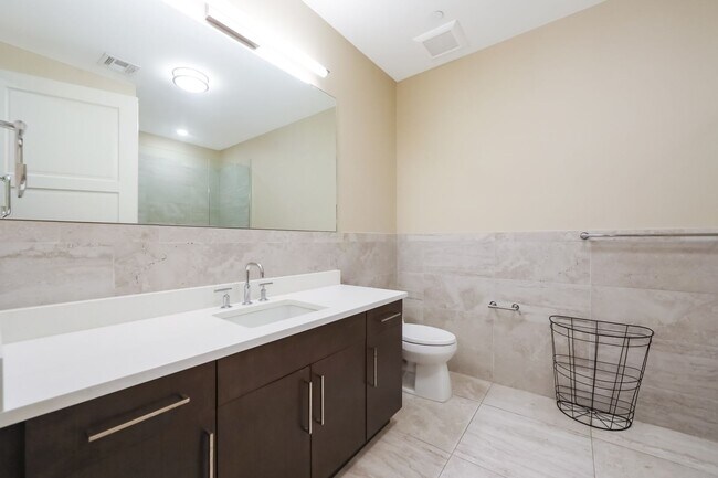 Foto del edificio - 1/Bedroom at Edgewater's top waterfront location.