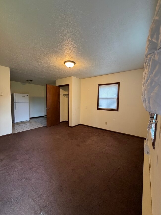 Building Photo - 231 Stoutt Dr SE