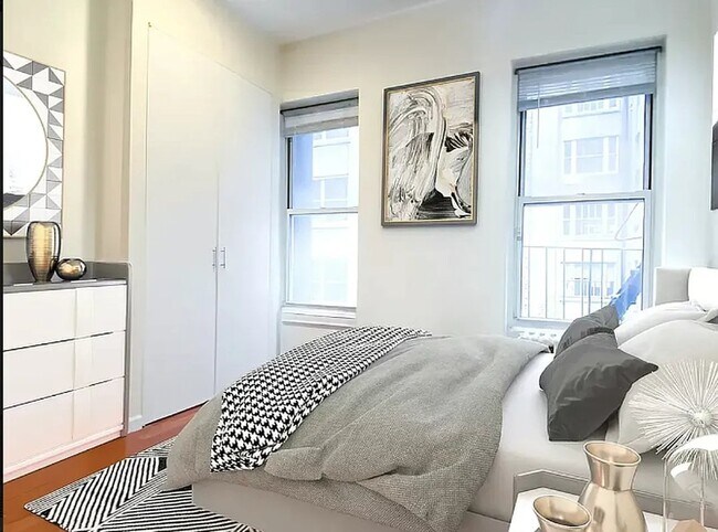 Foto del edificio - 129 W 56th St