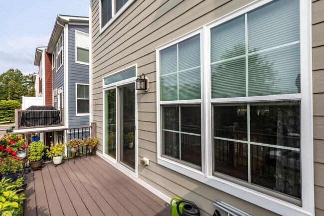 Building Photo - 3 br, 3.5 bath House - 988 Belvedere Way