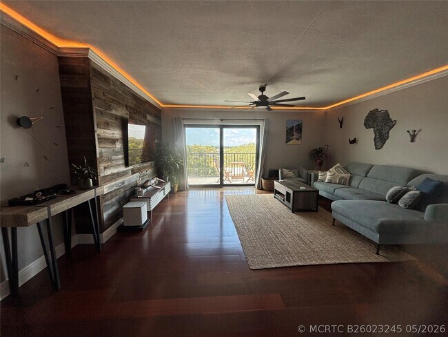 Building Photo - 900 River Reach Dr