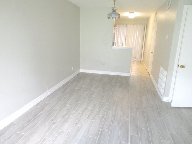 Building Photo - SPRING BRANCH CONDO WITH ALL BILLS PAID!