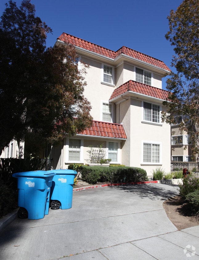 Building Photo - 550 El Camino Real