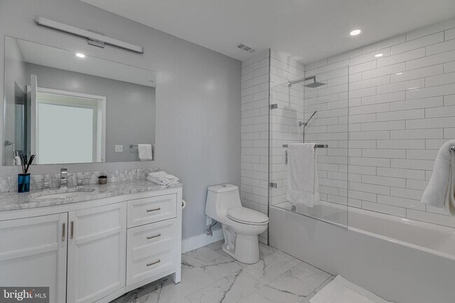 Building Photo - 150 S Independence Mall W