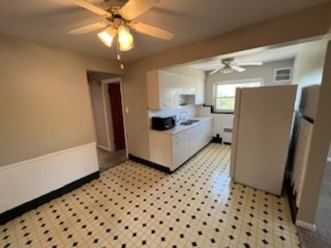 Building Photo - 3619 Robb Ave