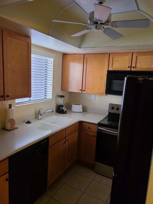 Kitchen - 886 W Galveston St
