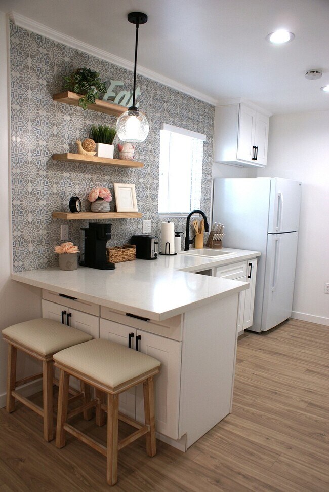 Foto del edificio - 7065 Aura Ave