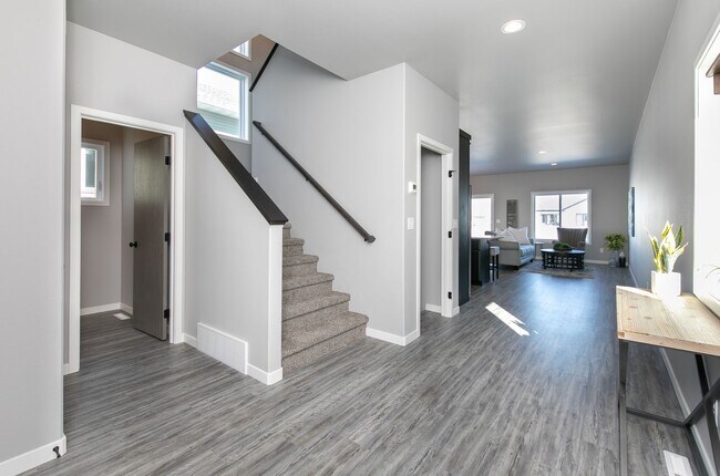 Foto del edificio - 4-bedroom, 3.5-bathroom West Fargo Single-Family Home w/ 3 Stall Garage