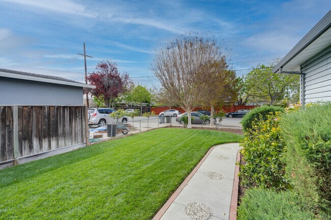 Foto del edificio - 405 S Fernwood Cir