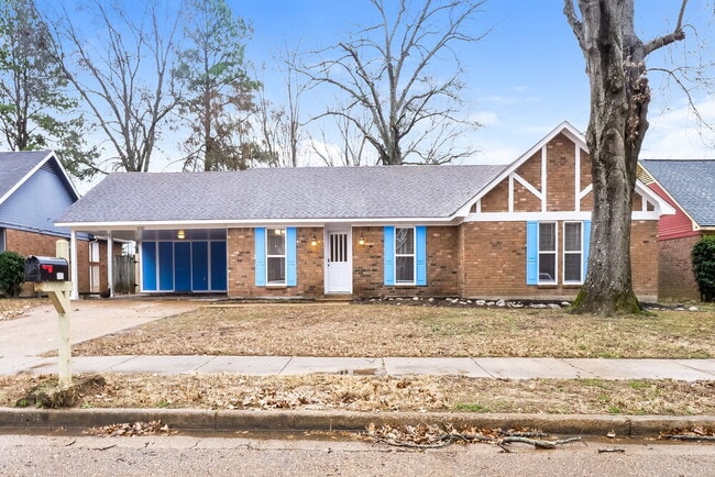 Building Photo - 6765 Henredon Dr