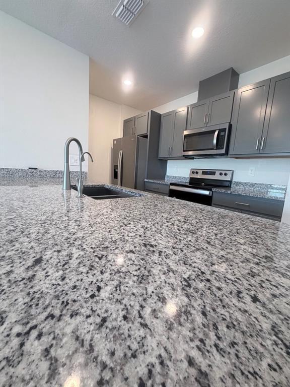 Foto del edificio - 661 Stoney Pointe Cir