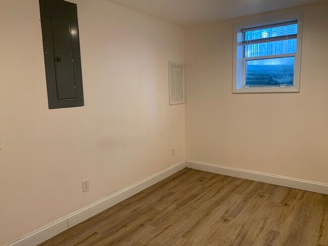 Building Photo - 9 Sorrel Dr