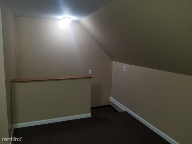 Building Photo - 4 Sackett St