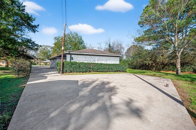 Building Photo - 20706 Emerald St