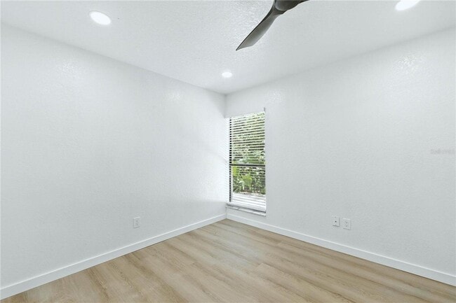 Building Photo - 840 NE 3rd St