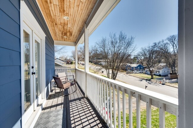 Photo - 1007 Dew St House