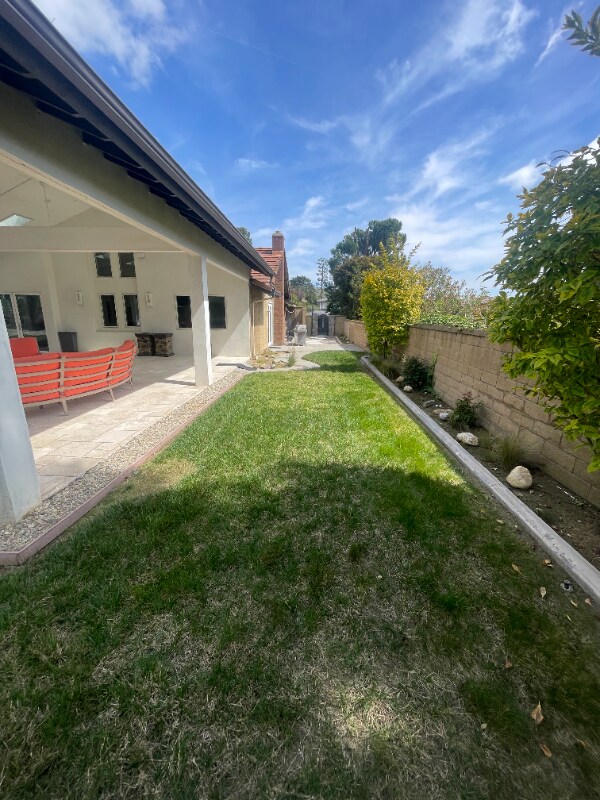 Foto del edificio - 5425 Brentwood Pl