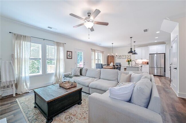Foto del edificio - 4935 Robinson Rd