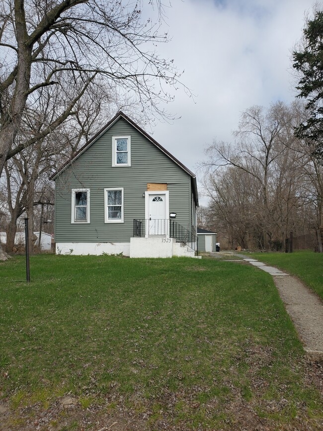 Building Photo - 1525 Roosevelt St