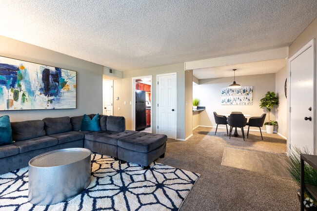 2BR, 1BA - 883 SF - Briarwood Gardens