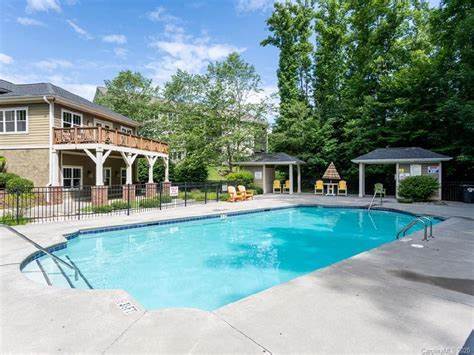 Pool / Clubhouse / Fitness center - 20 Foxden Dr