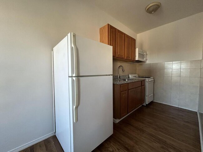 Foto del edificio - 0 bedroom in Chicago IL 60646