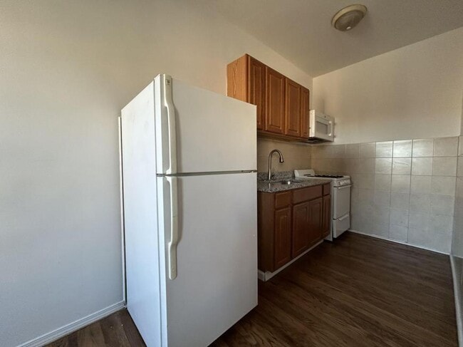 Building Photo - 0 bedroom in Chicago IL 60646