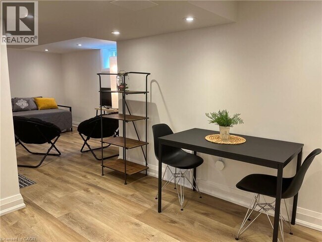 Photo du bâtiment - 179 Paradise Rd N