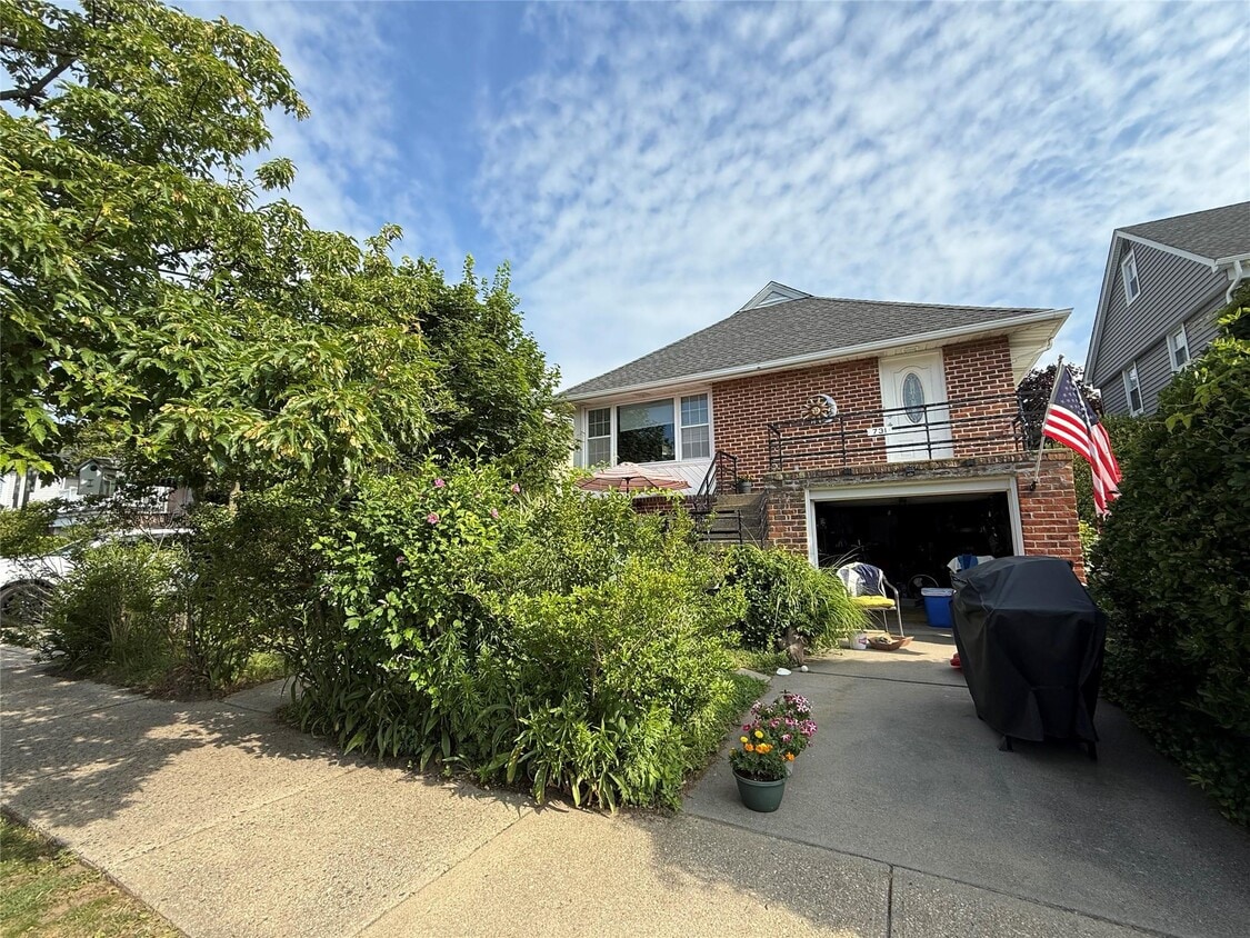 Primary Photo - 731 E Walnut St