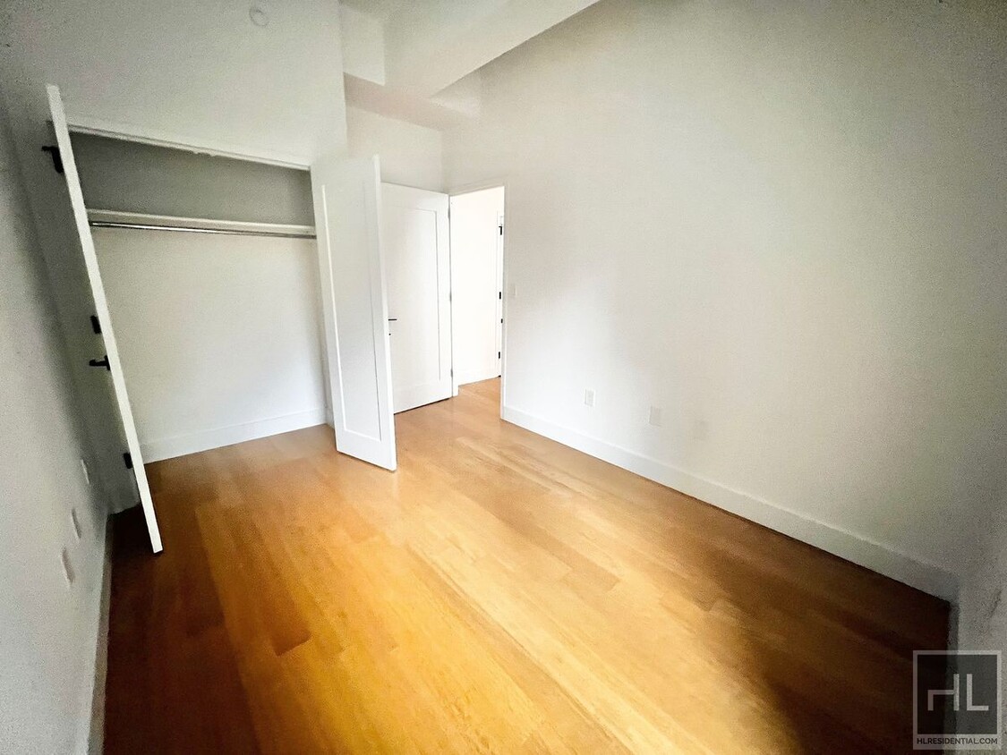 Primary Photo - 15th floor Flex 3BR with incentives!