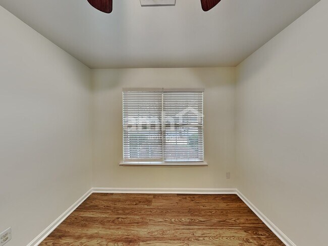 Foto del edificio - 19140 Kanawha Dr