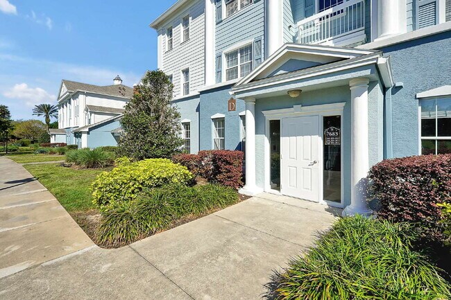 Foto del edificio - "Beautifully Furnished 3-Bedroom Condo in Desirable Heritage Crossing"